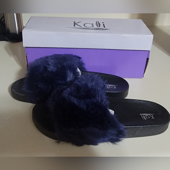Fuzzy Slip Ons Navy Blue - Picture 1 of 2